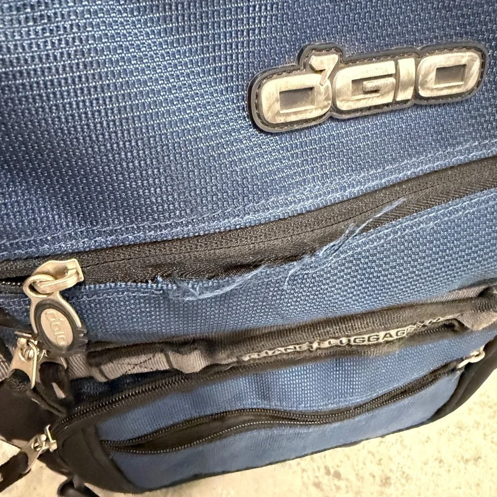 OGIO Suitcase Transit Large Blue Black Good Rolling Bag 28
